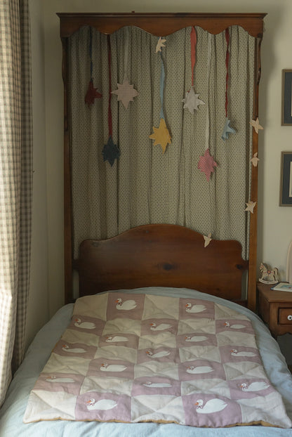 Heirloom Quilt Swan