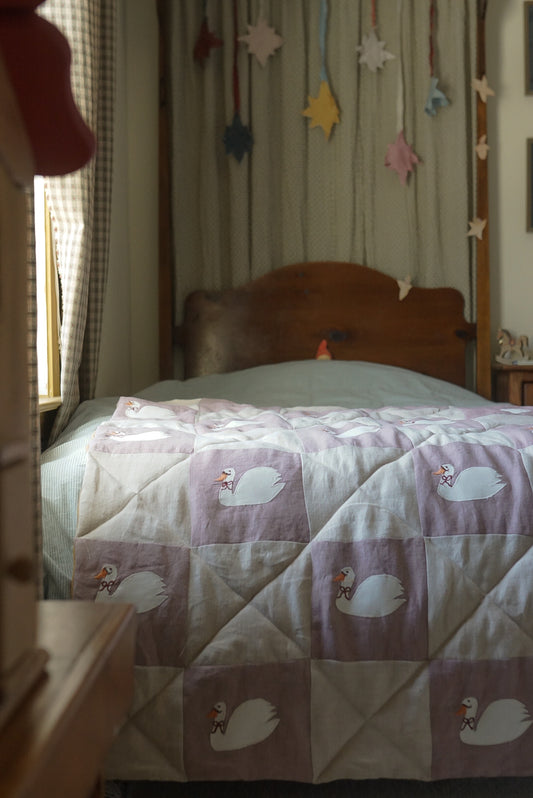 Heirloom Quilt Swan