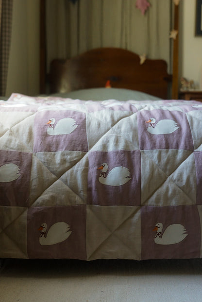 Heirloom Quilt Swan