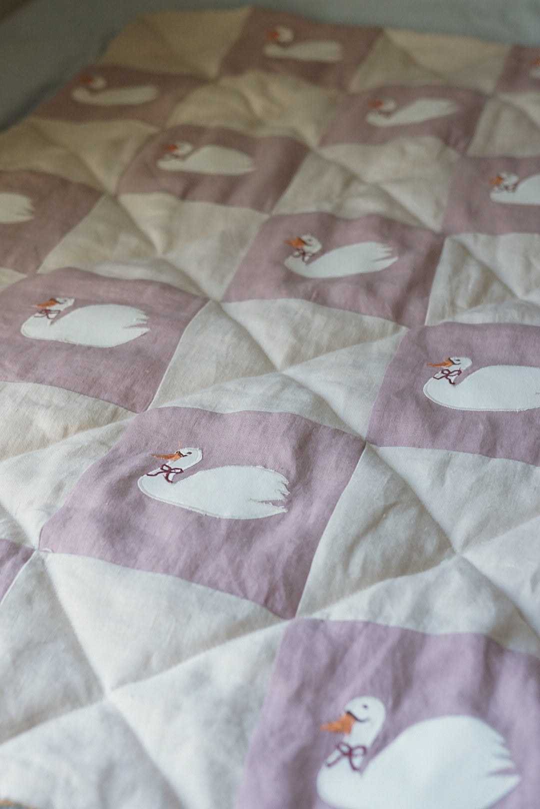 Heirloom Quilt Swan