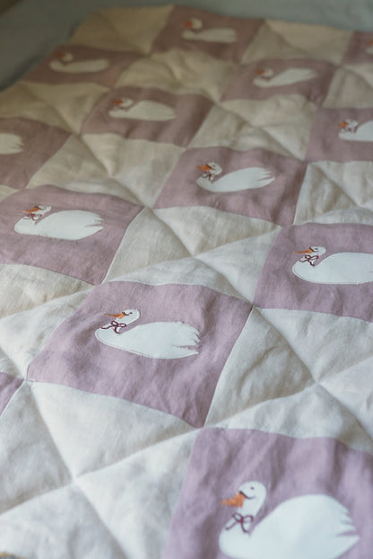 Heirloom Quilt Swan