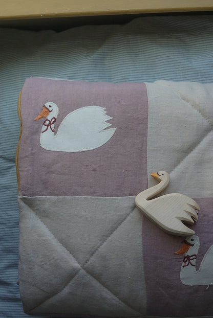 Heirloom Quilt Swan