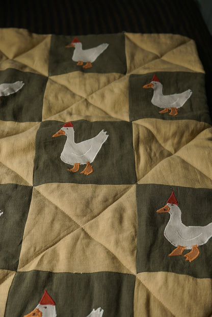 Heirloom Quilt Goose red hat