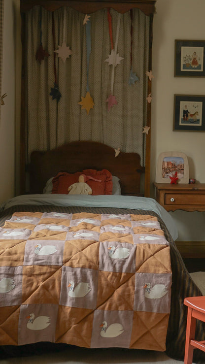 Heirloom Quilt Swan Blue Bow