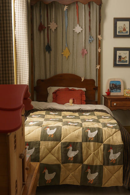Heirloom Quilt Goose red hat