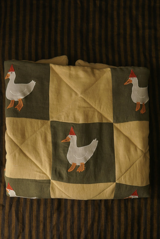 Heirloom Quilt Goose red hat