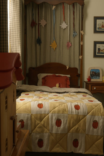 Heirloom Quilt Ladybug