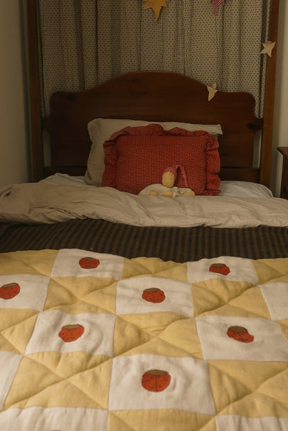 Heirloom Quilt Ladybug