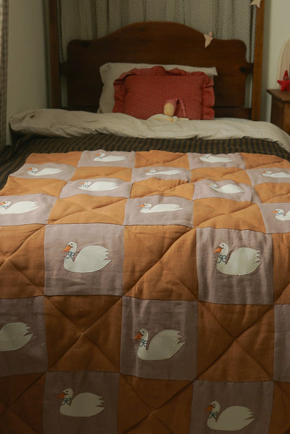 Heirloom Quilt Swan Blue Bow