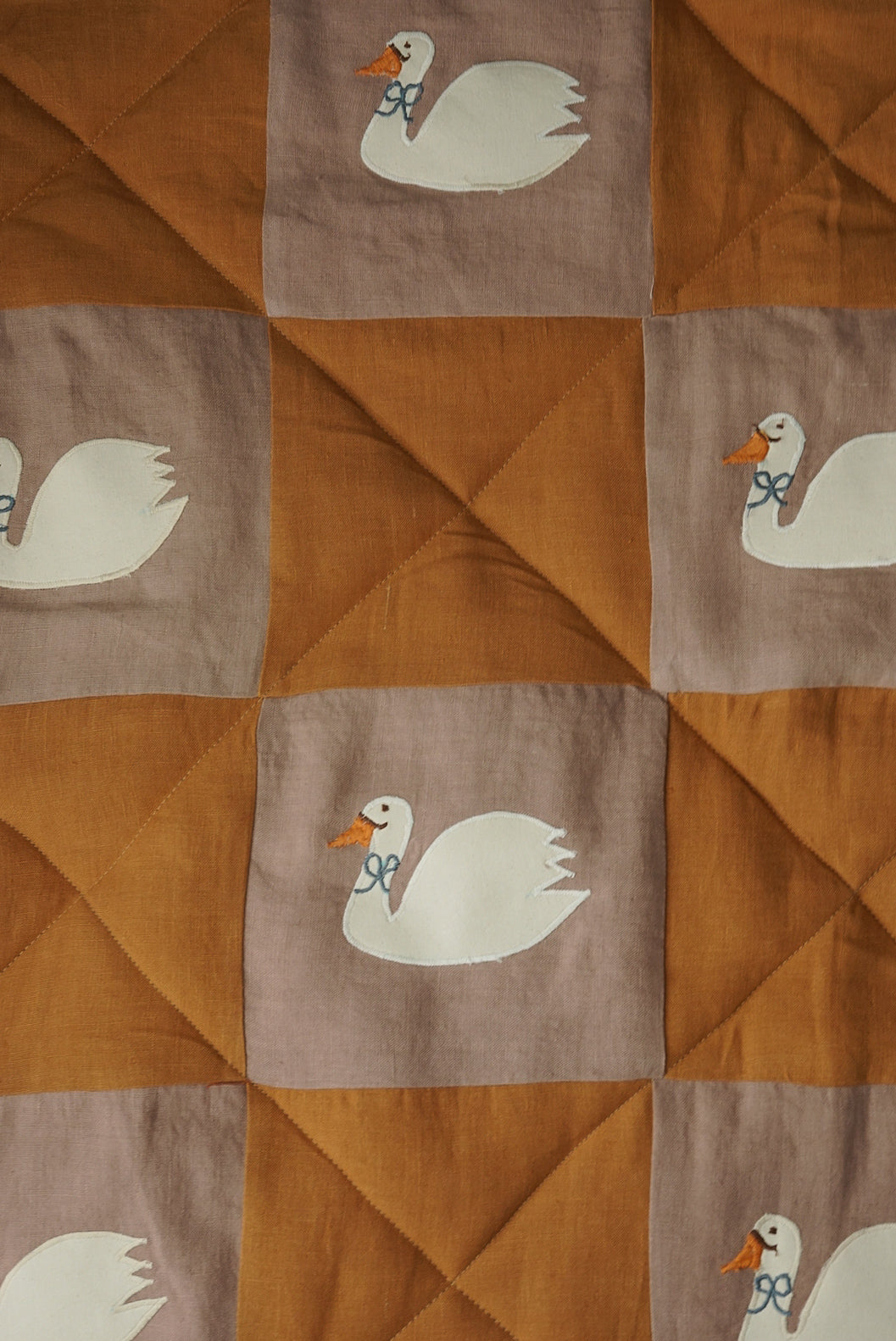 Heirloom Quilt Swan Blue Bow