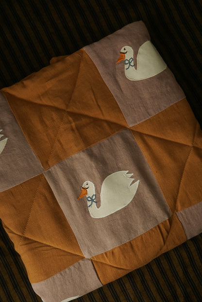 Heirloom Quilt Swan Blue Bow