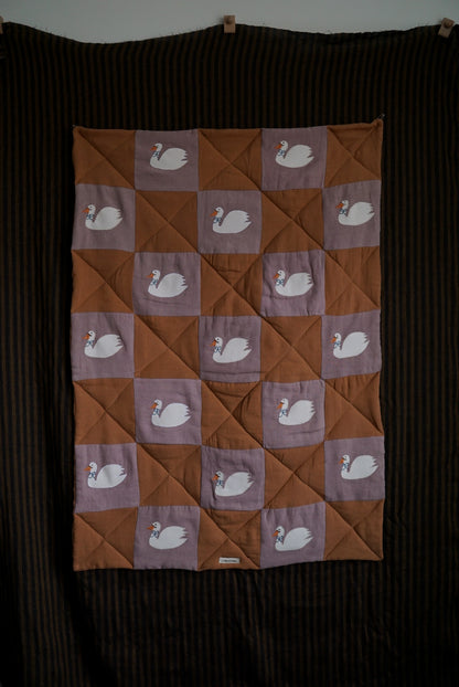 Heirloom Quilt Swan Blue Bow