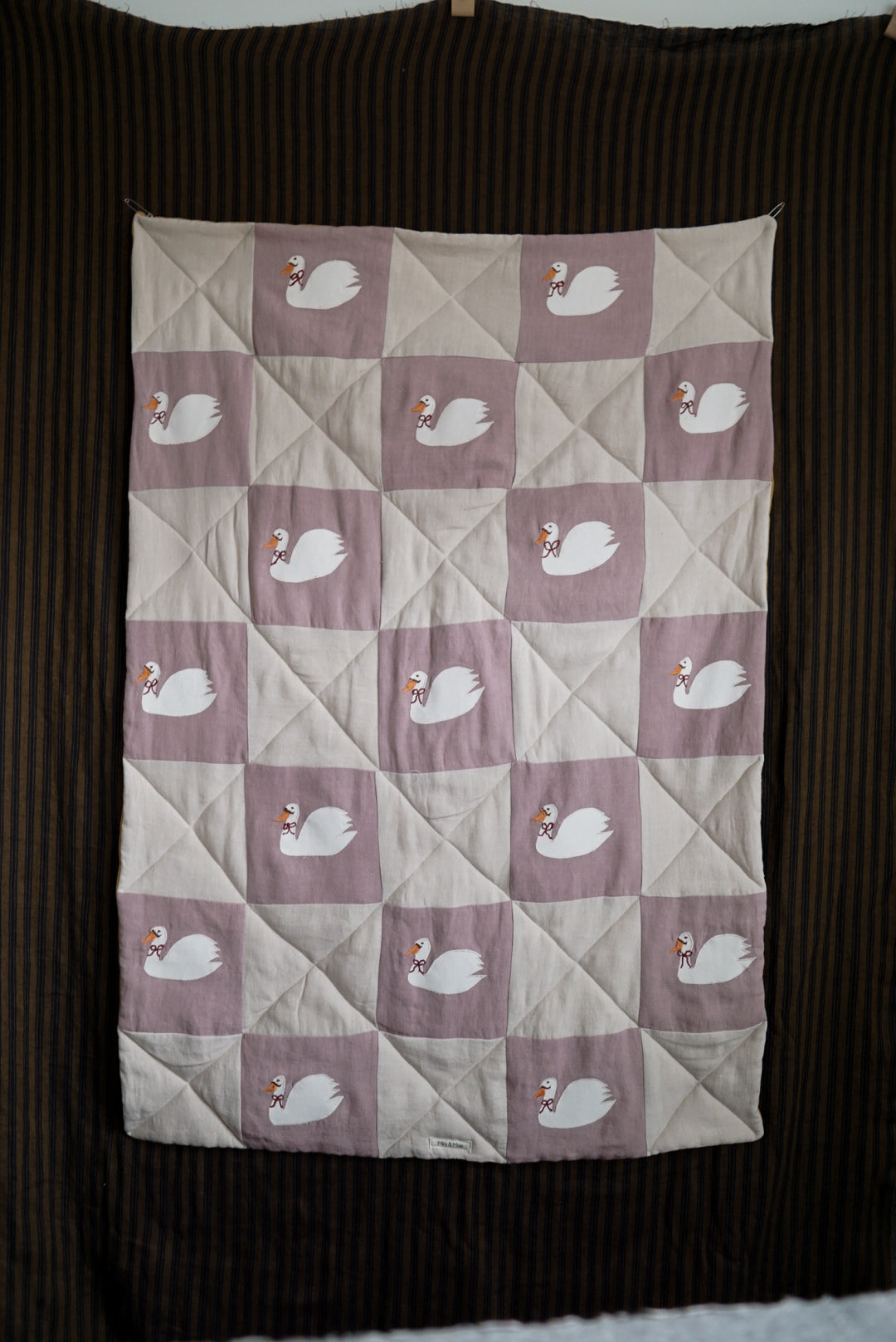 Heirloom Quilt Swan